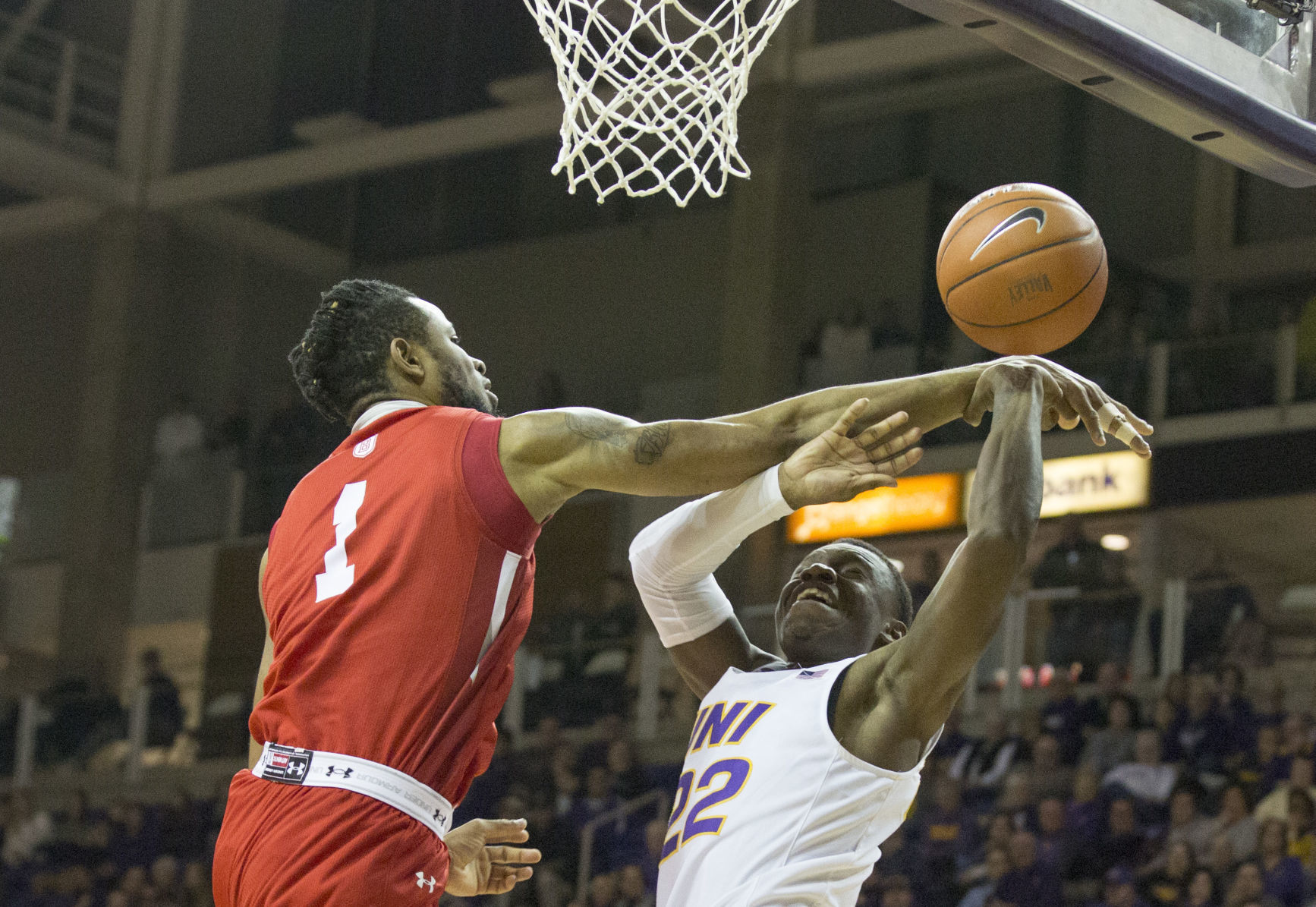 010420kw-uni-basketball-05